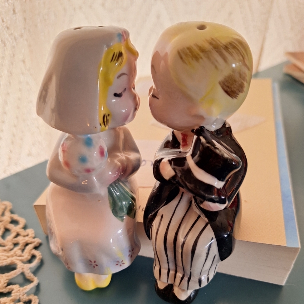 Vintage Bride and Groom salt and pepper shakers Arrow, made in Japan